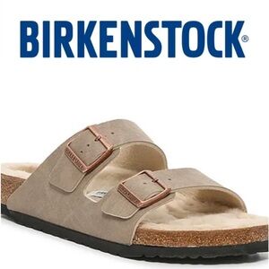 Birkenstock Arizona Shearling
Sandal.UNISEX. Size: 40/260/L9M7